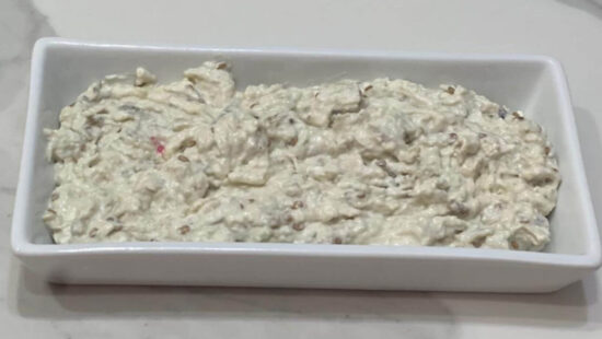 מתכון לסלט חצילים במיונז פשוט וקליל, עם מצרכים שיש לכל אחד בבית. ממרח שכיף לשלוף מהמקרר והוא הולך עם צנימים או חלה של שבת- בצורה מושלמת! סלט שאסור לפספס >>
